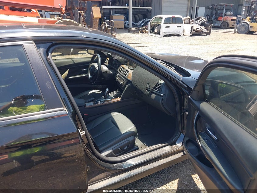 2014 BMW 3er VIN WBA3C1C52EK105391 IAAI salvage auction — LEFT SIDE, Salvage (Hawaii), sold $150 on 2026-07-28 (photo 5)