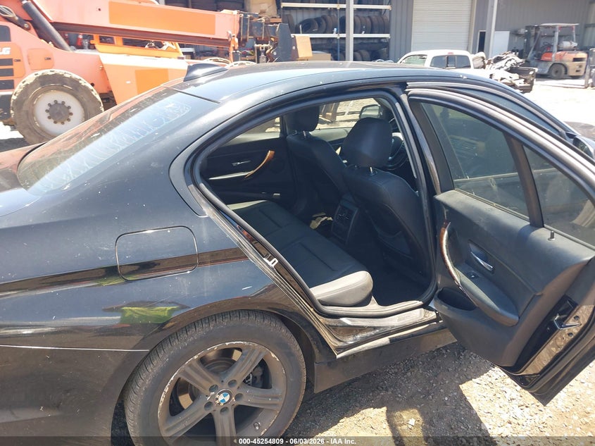 2014 BMW 3er VIN WBA3C1C52EK105391 IAAI salvage auction — LEFT SIDE, Salvage (Hawaii), sold $150 on 2026-07-28 (photo 8)