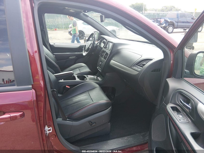 2020 Dodge Caravan VIN 2C4RDGEG7LR179030 IAAI salvage auction — HAIL, Salvage Title, sold $2,200 on 2026-07-29 (photo 5)