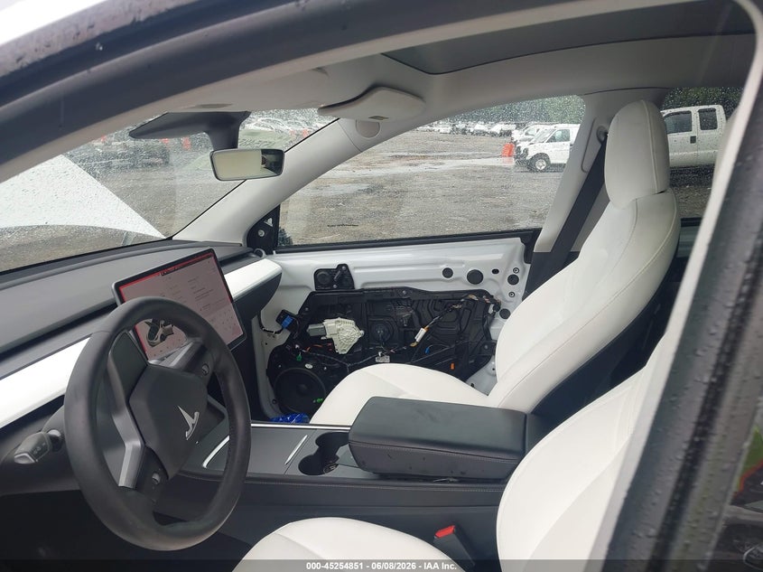 2021 Tesla Model y VIN 5YJYGDED9MF181396 IAAI salvage auction — REAR END, Salvage Title, sold $6,000 on 2026-07-09 (photo 5)