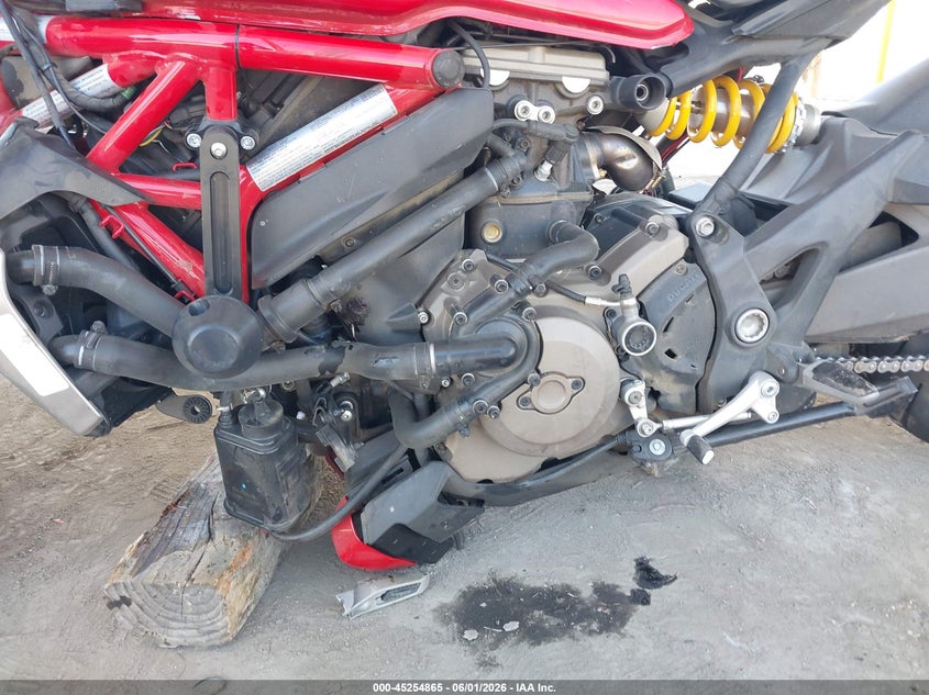 2015 Ducati Monster VIN ZDM1RBSV0FB006431 IAAI salvage auction — ROLLOVER, Salvage Title, sold $550 on 2026-08-12 (photo 9)