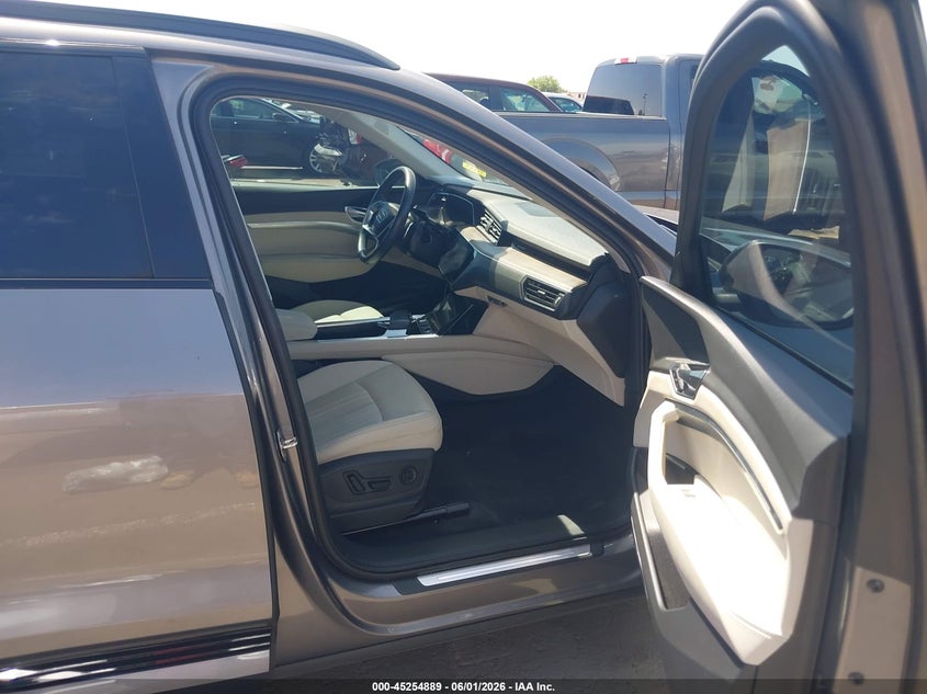 2022 Audi E-tron VIN WA1LAAGE2NB009838 IAAI salvage auction — FRONT END, Salvage Title, sold $12,150 on 2026-07-07 (photo 5)