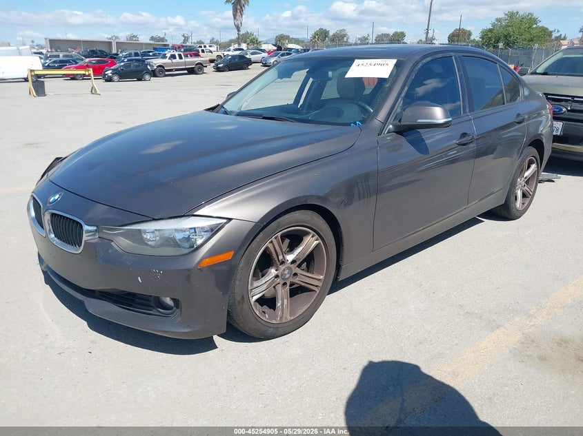 2014 BMW 3er VIN WBA3C1C59EK109535 IAAI salvage auction — RIGHT FRONT, Salvage Title, sold $900 on 2026-08-05 (photo 2)
