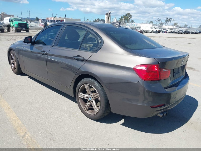 2014 BMW 3er VIN WBA3C1C59EK109535 IAAI salvage auction — RIGHT FRONT, Salvage Title, sold $900 on 2026-08-05 (photo 3)