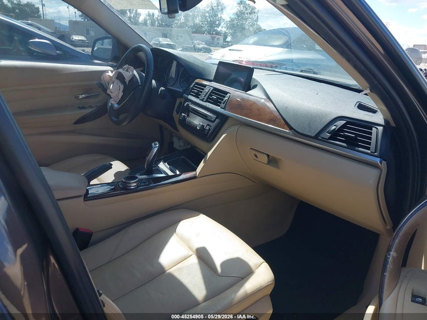2014 BMW 3er VIN WBA3C1C59EK109535 IAAI salvage auction — RIGHT FRONT, Salvage Title, sold $900 on 2026-08-05 (photo 5)