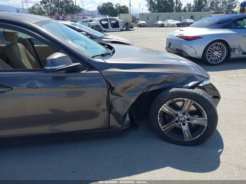2014 BMW 3er VIN WBA3C1C59EK109535 IAAI salvage auction — RIGHT FRONT, Salvage Title, sold $900 on 2026-08-05 (photo 6)
