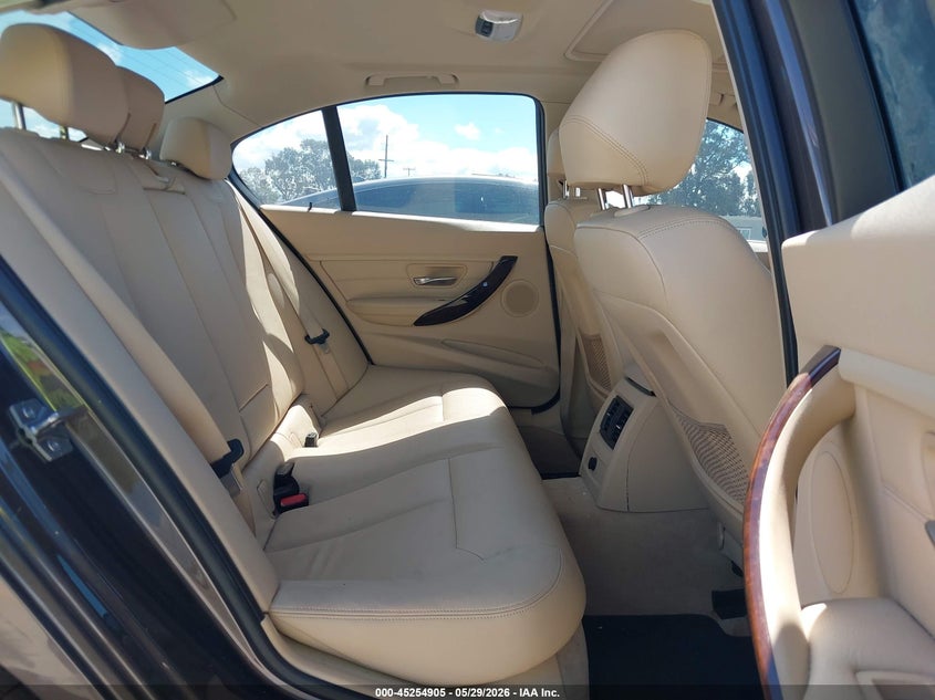 2014 BMW 3er VIN WBA3C1C59EK109535 IAAI salvage auction — RIGHT FRONT, Salvage Title, sold $900 on 2026-08-05 (photo 8)