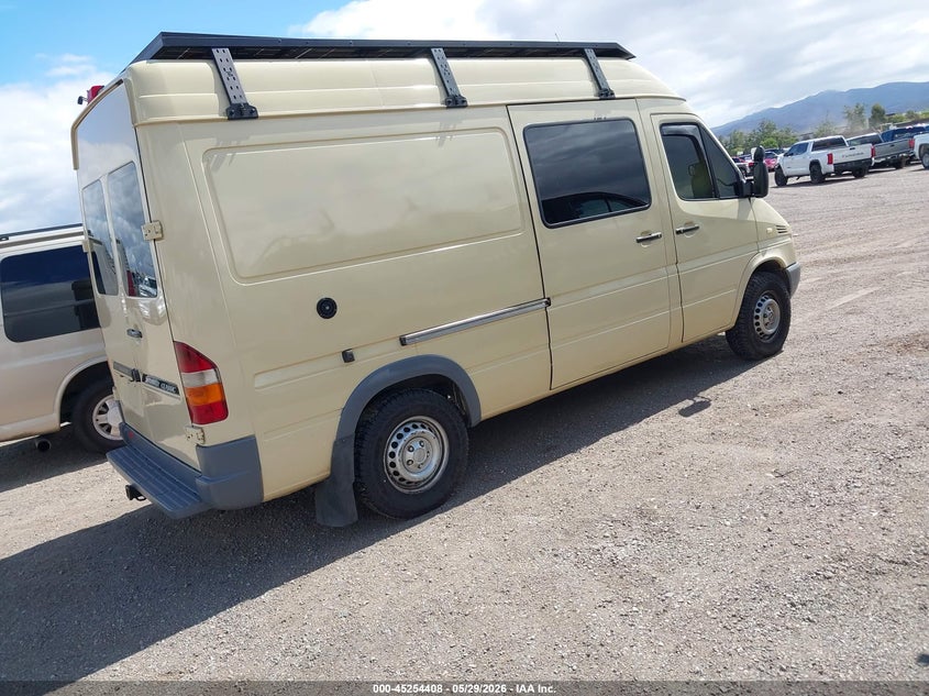 2004 Mercedes-benz Sprinter VIN WD2PD644445659516 IAAI salvage auction — INTERIOR BURN, Salvage (California), sold $3,350 on 2026-07-13 (photo 4)