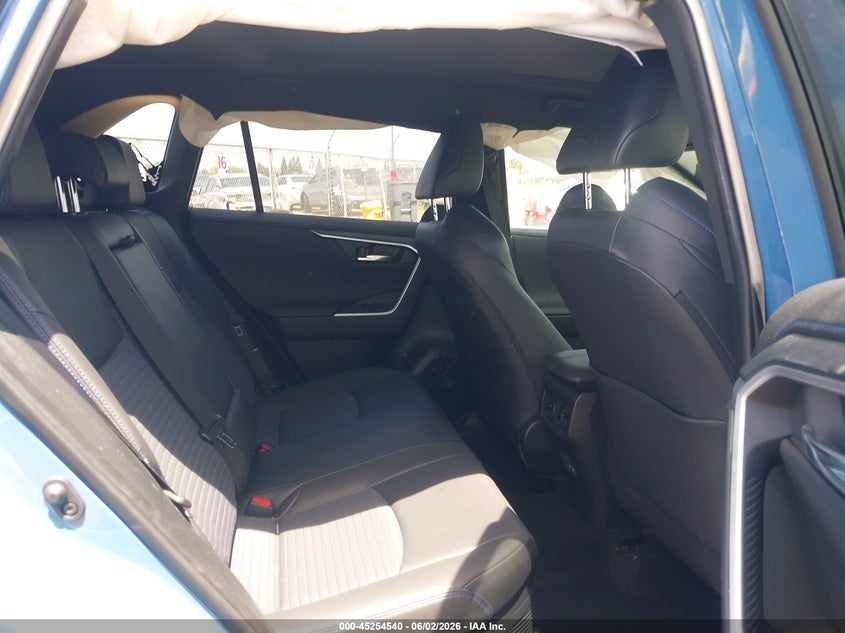 2025 Toyota Rav 4 VIN JTME6RFV6SD578692 IAAI salvage auction — LEFT SIDE, Salvage Title, sold $15,950 on 2026-07-15 (photo 8)