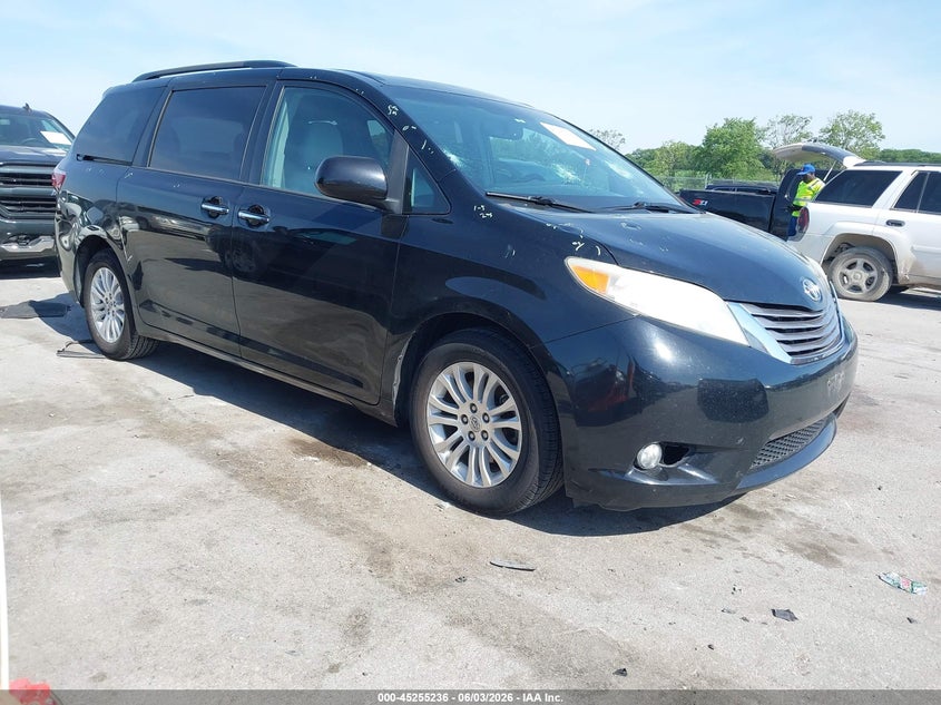 2015 Toyota Sienna VIN 5TDYK3DCXFS669370 IAAI salvage auction — HAIL, Salvage Title, sold $125 on 2026-07-28 (photo 1)