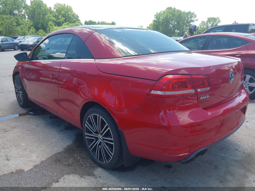 2012 Volkswagen Eos VIN WVWFW7AH2CV003883 IAAI salvage auction — SIDE, Salvage Title, sold $2,700 on 2026-07-08 (photo 3)