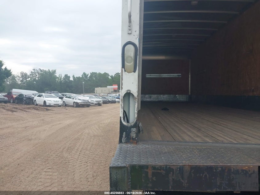 2011 Ford F-750 VIN 3FRWF7FGXBV375770 IAAI salvage auction — NORMAL WEAR, Sf97 (Mississippi), sold $14,950 on 2026-08-13 (photo 6)