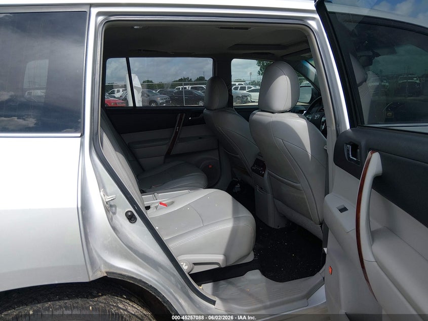 2013 Toyota Highlander VIN 5TDYK3EHXDS112966 IAAI salvage auction — WATER/FLOOD, Salvage Title, sold $1,050 on 2026-07-29 (photo 8)