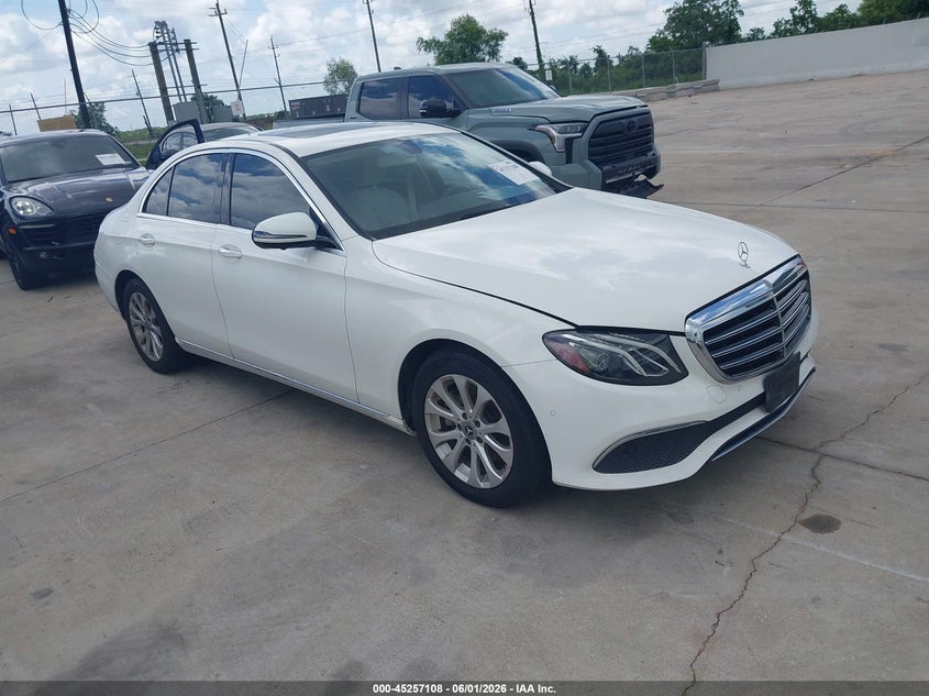 2019 Mercedes-benz E-klasse VIN WDDZF4JB8KA573017 IAAI salvage auction — REAR END, Original (Texas), sold $9,100 on 2026-08-06 (photo 1)