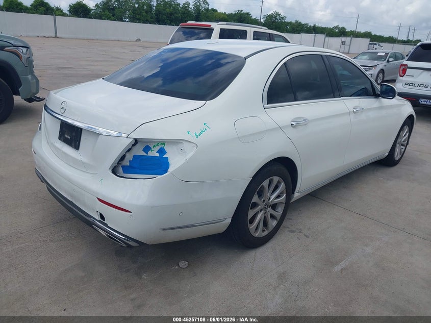 2019 Mercedes-benz E-klasse VIN WDDZF4JB8KA573017 IAAI salvage auction — REAR END, Original (Texas), sold $9,100 on 2026-08-06 (photo 4)