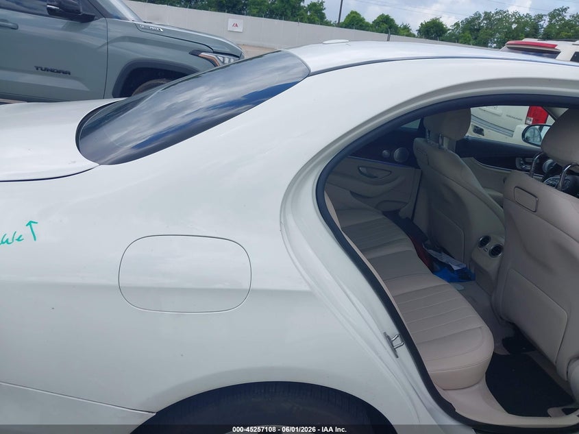 2019 Mercedes-benz E-klasse VIN WDDZF4JB8KA573017 IAAI salvage auction — REAR END, Original (Texas), sold $9,100 on 2026-08-06 (photo 8)