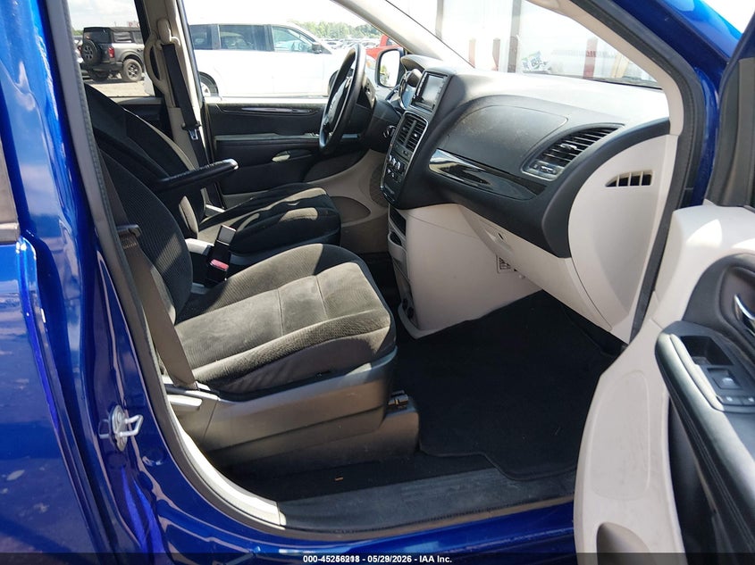 2018 Dodge Grand caravan VIN 2C4RDGBG6JR318629 IAAI salvage auction — NORMAL WEAR, Sf97 (North Carolina), sold $7,625 on 2026-08-13 (photo 5)