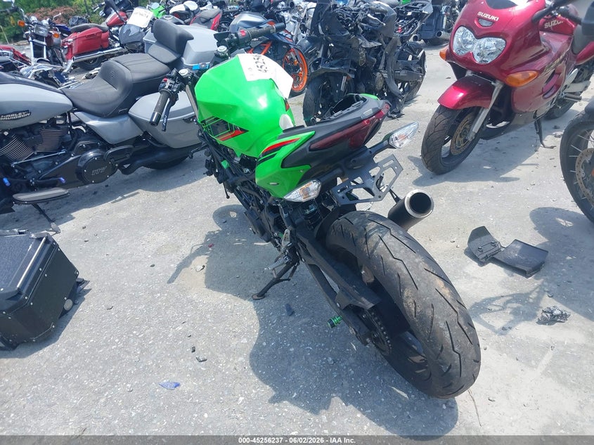 2024 Kawasaki Ninja VIN ML5EXGH15RDA26152 IAAI salvage auction — ALL OVER, Salvage Title, sold $475 on 2026-07-21 (photo 3)