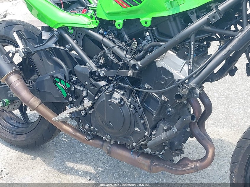 2024 Kawasaki Ninja VIN ML5EXGH15RDA26152 IAAI salvage auction — ALL OVER, Salvage Title, sold $475 on 2026-07-21 (photo 8)