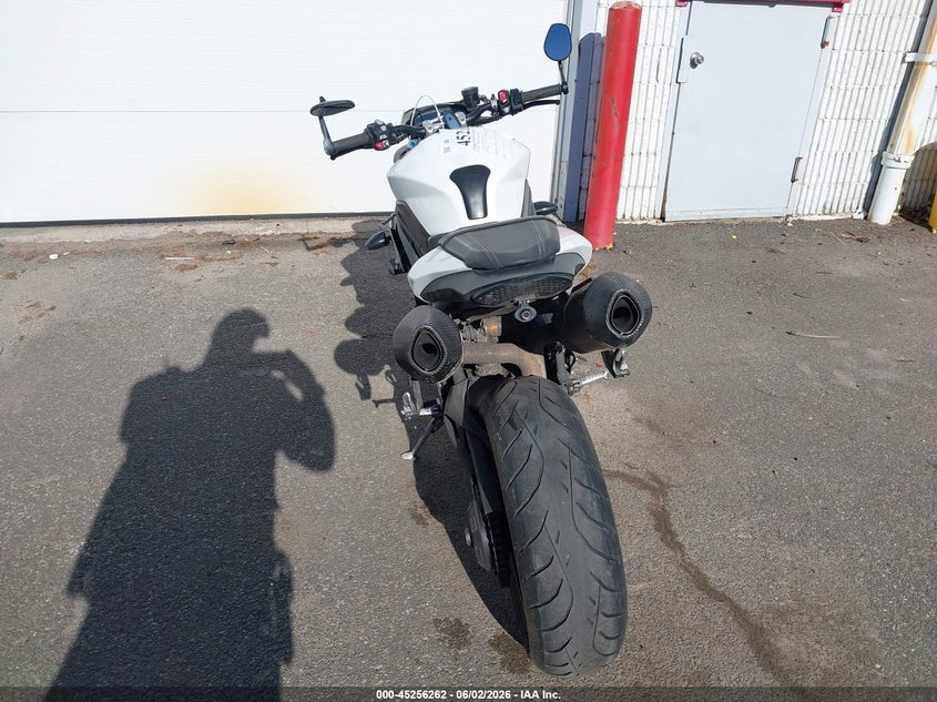 2019 Triumph motorcycle Speed triple VIN SMTN53P48KJ916537 IAAI salvage auction — ENGINE DAMAGE, Mv-907A (New York), sold $1,800 on 2026-07-07 (photo 6)