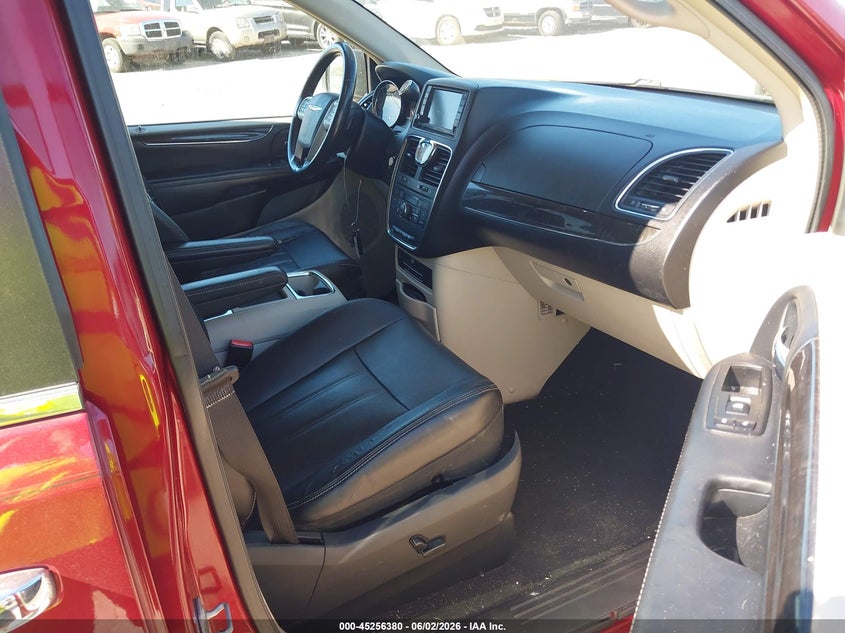 2014 Chrysler Town & country VIN 2C4RC1CG9ER413187 IAAI salvage auction — LEFT SIDE, Salvage (Illinois), sold $800 on 2026-07-27 (photo 5)