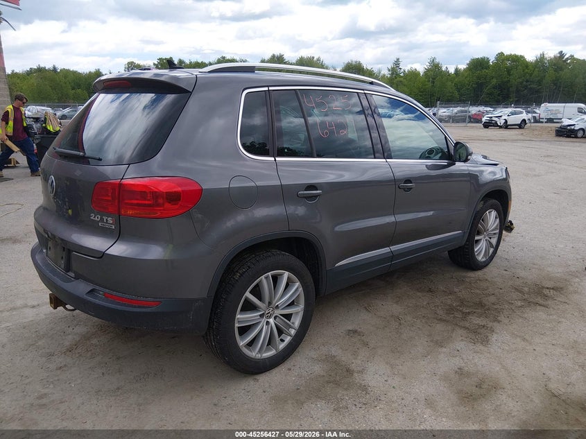2015 Volkswagen Tiguan VIN WVGBV7AX7FW560145 IAAI salvage auction — FRONT END, Salvage Title, sold $925 on 2026-07-27 (photo 4)