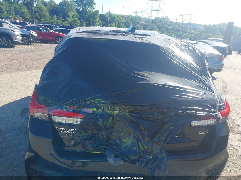 2021 Mitsubishi Outlander VIN JA4ARUAUXMU002804 IAAI salvage auction — VANDALISM, Salvage Title, sold $5,600 on 2026-07-17 (photo 6)