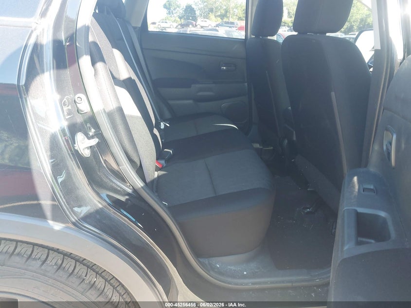 2021 Mitsubishi Outlander VIN JA4ARUAUXMU002804 IAAI salvage auction — VANDALISM, Salvage Title, sold $5,600 on 2026-07-17 (photo 8)