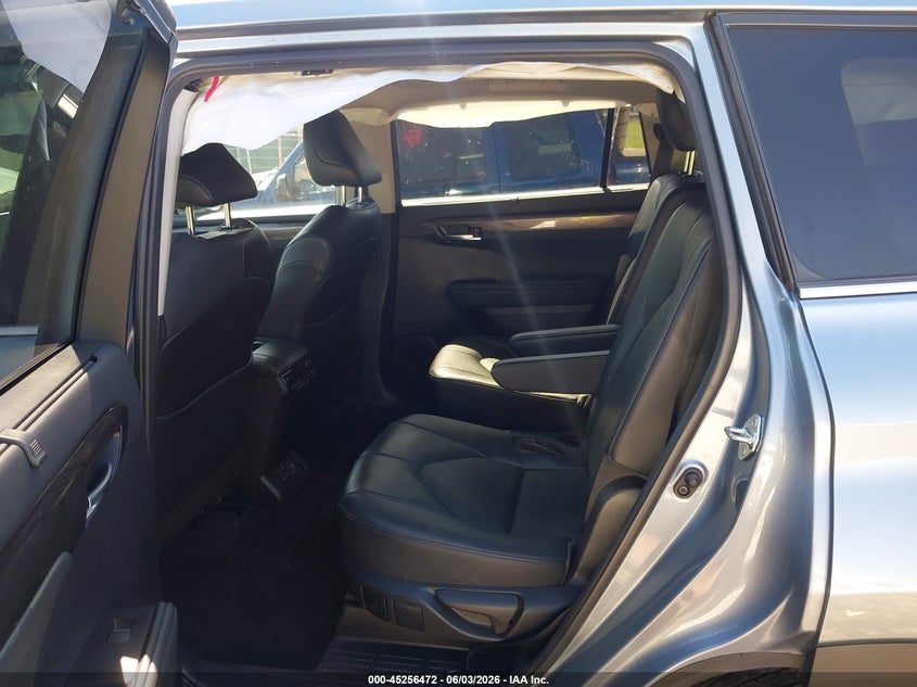 2023 Toyota Highlander VIN 5TDKDRBH2PS047171 IAAI salvage auction — FRONT END, Salvage Title, sold $8,200 on 2026-07-29 (photo 8)