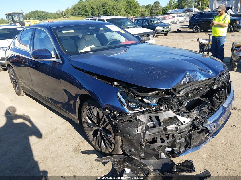 2026 BMW 5er VIN WBA53FJ01TCX63854 — IAAI salvage auction photo