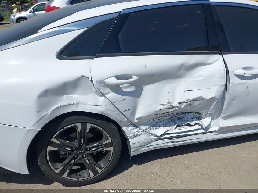 2023 Kia K5 VIN 5XXG64J21PG182188 IAAI salvage auction — SIDE, Salvage Title, sold $7,600 on 2026-08-23 (photo 6)