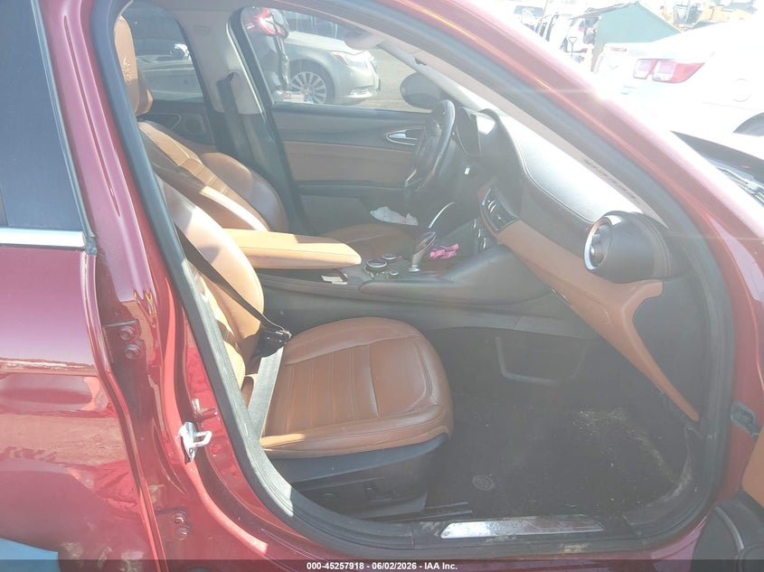 2018 Alfa romeo Giulia VIN ZARFAECN6J7572894 IAAI salvage auction — FRONT END, Salvage Title, sold $2,500 on 2026-09-30 (photo 5)