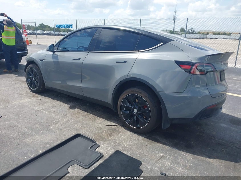 2024 Tesla Model y VIN 7SAYGDED5RF087509 IAAI salvage auction — RIGHT SIDE, Salvage Title, sold $10,975 on 2026-07-09 (photo 3)