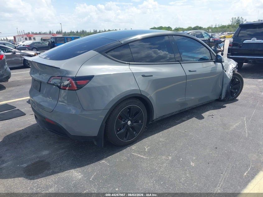 2024 Tesla Model y VIN 7SAYGDED5RF087509 IAAI salvage auction — RIGHT SIDE, Salvage Title, sold $10,975 on 2026-07-09 (photo 4)