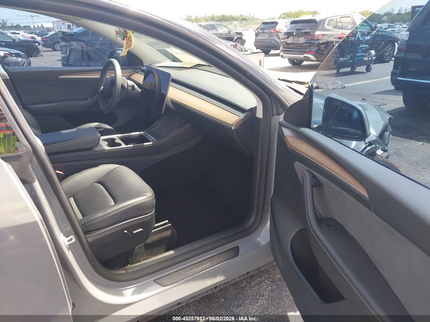 2024 Tesla Model y VIN 7SAYGDED5RF087509 IAAI salvage auction — RIGHT SIDE, Salvage Title, sold $10,975 on 2026-07-09 (photo 5)