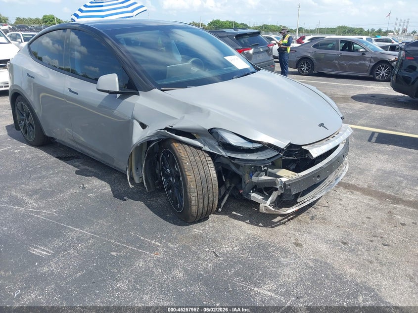 2024 Tesla Model y VIN 7SAYGDED5RF087509 IAAI salvage auction — RIGHT SIDE, Salvage Title, sold $10,975 on 2026-07-09 (photo 6)