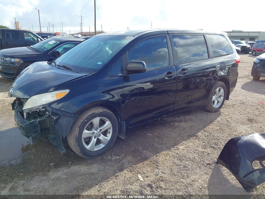 2017 Toyota Sienna VIN 5TDZZ3DC3HS882552 IAAI salvage auction — FRONT END, Salvage (Texas), sold $2,700 on 2026-07-22 (photo 2)