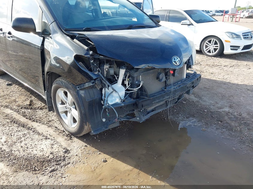 2017 Toyota Sienna VIN 5TDZZ3DC3HS882552 IAAI salvage auction — FRONT END, Salvage (Texas), sold $2,700 on 2026-07-22 (photo 6)