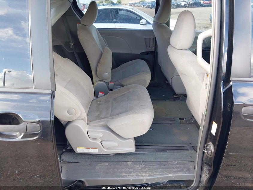 2017 Toyota Sienna VIN 5TDZZ3DC3HS882552 IAAI salvage auction — FRONT END, Salvage (Texas), sold $2,700 on 2026-07-22 (photo 8)
