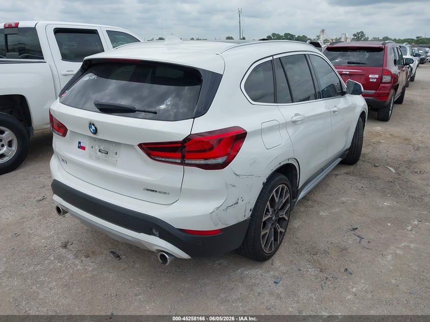 2022 BMW X1 VIN WBXJG9C05N5V07814 IAAI salvage auction — SIDE, Salvage Title, sold $10,000 on 2026-07-09 (photo 4)