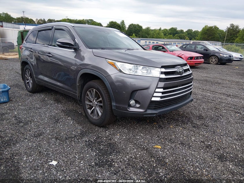 2018 Toyota Highlander VIN 5TDJZRFHXJS561932 IAAI salvage auction — LEFT SIDE, Salvage Title, sold $10,200 on 2026-07-21 (photo 1)