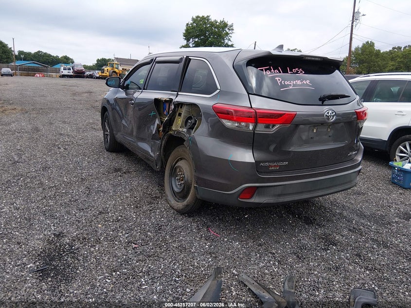 2018 Toyota Highlander VIN 5TDJZRFHXJS561932 IAAI salvage auction — LEFT SIDE, Salvage Title, sold $10,200 on 2026-07-21 (photo 3)