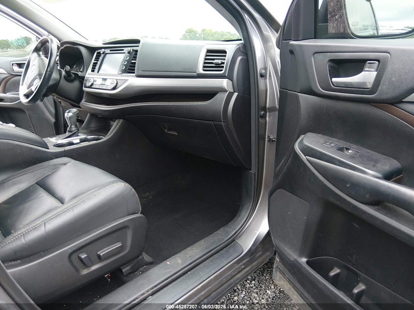 2018 Toyota Highlander VIN 5TDJZRFHXJS561932 IAAI salvage auction — LEFT SIDE, Salvage Title, sold $10,200 on 2026-07-21 (photo 5)