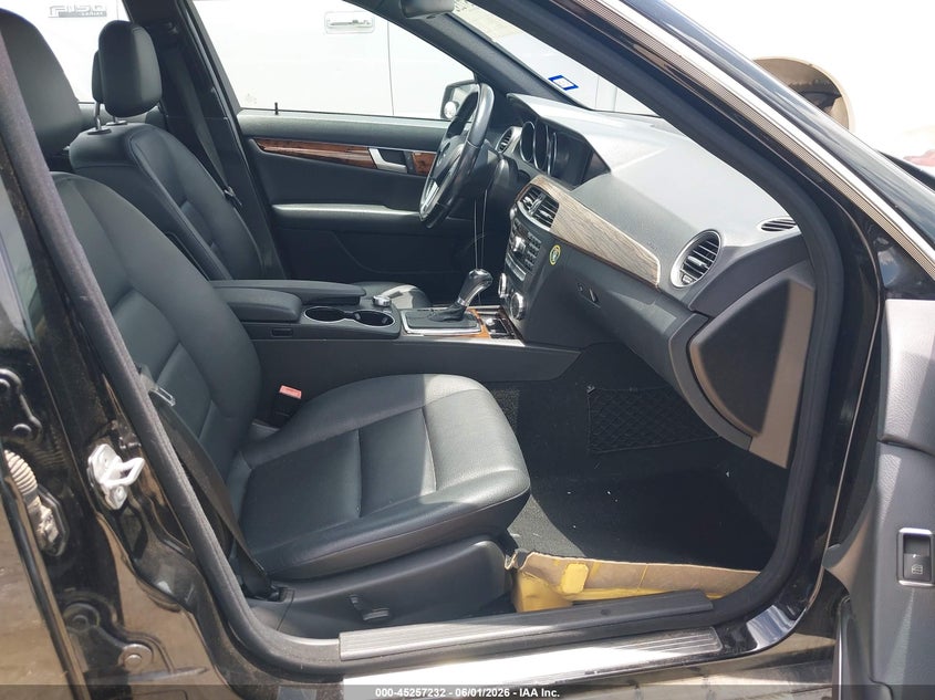 2012 Mercedes-benz VIN WDDGF4HB5CR203062 IAAI salvage auction — WATER/FLOOD, Salvage (Texas), sold $450 on 2026-08-17 (photo 5)