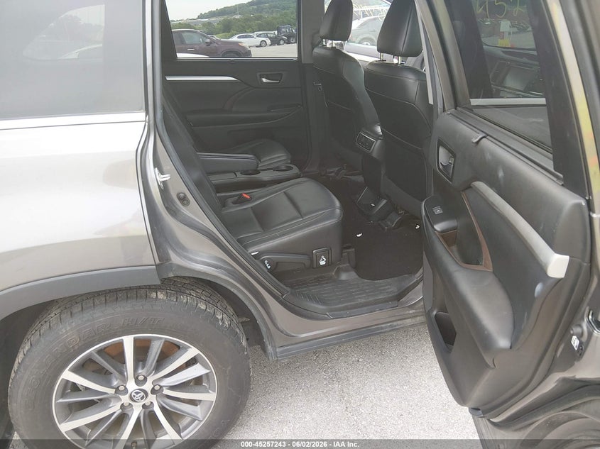2018 Toyota Highlander VIN 5TDJZRFH7JS883430 IAAI salvage auction — UNKNOWN, Salvage Title, sold $5,000 on 2026-07-09 (photo 8)