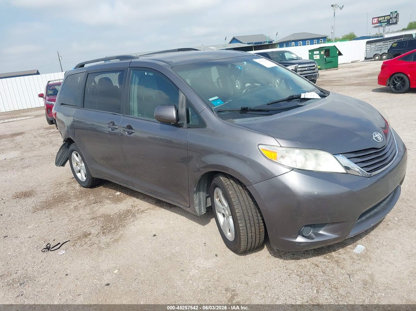 2015 Toyota Sienna VIN 5TDKK3DC6FS611861 IAAI salvage auction — REAR END, Salvage Title, sold $1,800 on 2026-07-08 (photo 1)