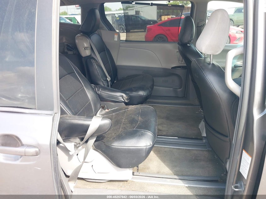 2015 Toyota Sienna VIN 5TDKK3DC6FS611861 IAAI salvage auction — REAR END, Salvage Title, sold $1,800 on 2026-07-08 (photo 8)