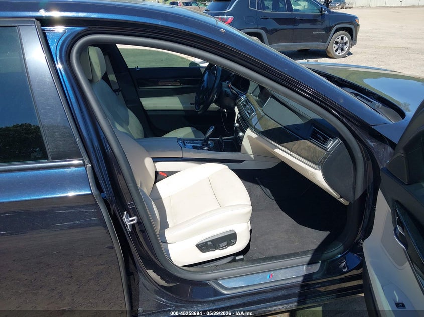 2014 BMW 7er VIN WBAYF4C59ED282099 IAAI salvage auction — FRONT END, Salvage Title, sold $2,350 on 2026-07-08 (photo 5)