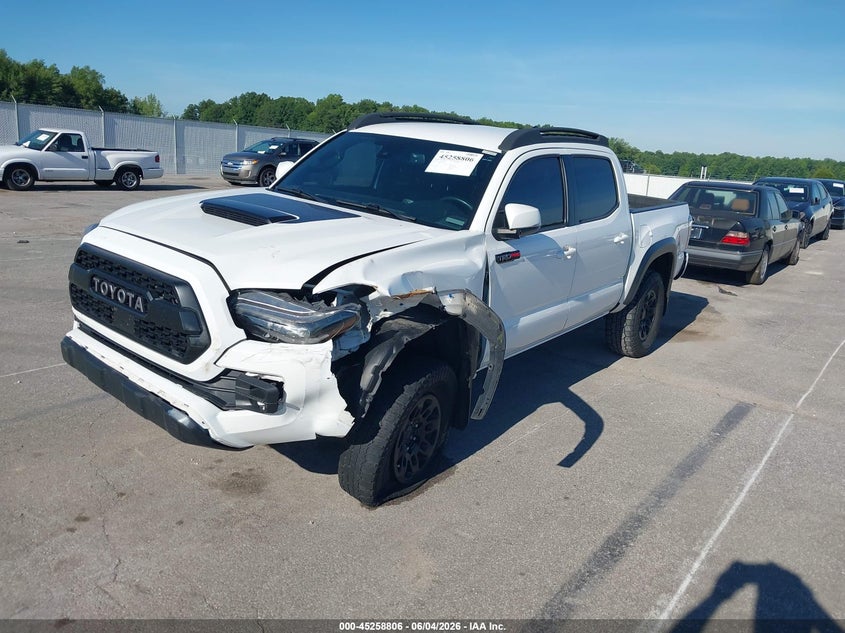 2018 Toyota Tacoma VIN 5TFCZ5AN8JX125704 IAAI salvage auction — FRONT & REAR, Salvage Title, sold $13,300 on 2026-08-03 (photo 2)