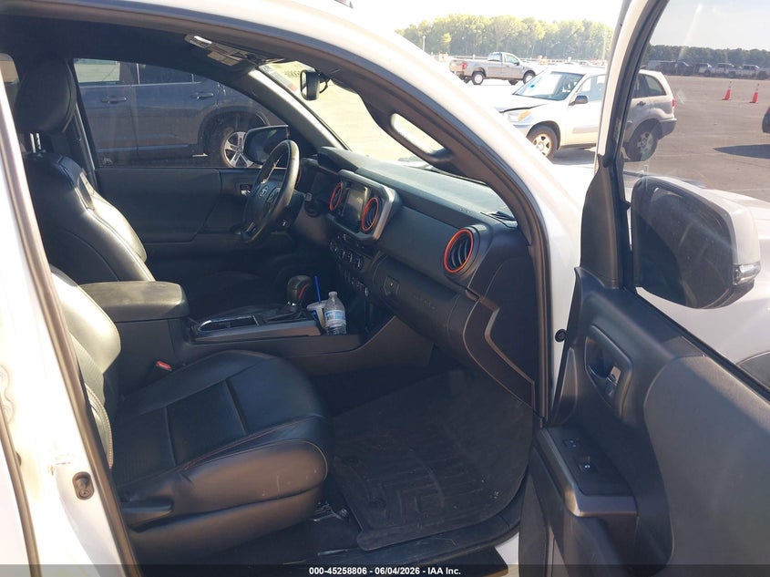2018 Toyota Tacoma VIN 5TFCZ5AN8JX125704 IAAI salvage auction — FRONT & REAR, Salvage Title, sold $13,300 on 2026-08-03 (photo 5)